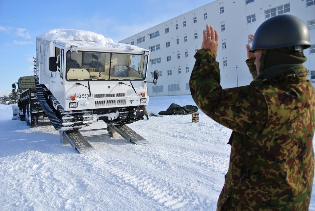 １０式雪上車 25.12.20　１曹教・１０式雪上車操縦訓練(1)_R